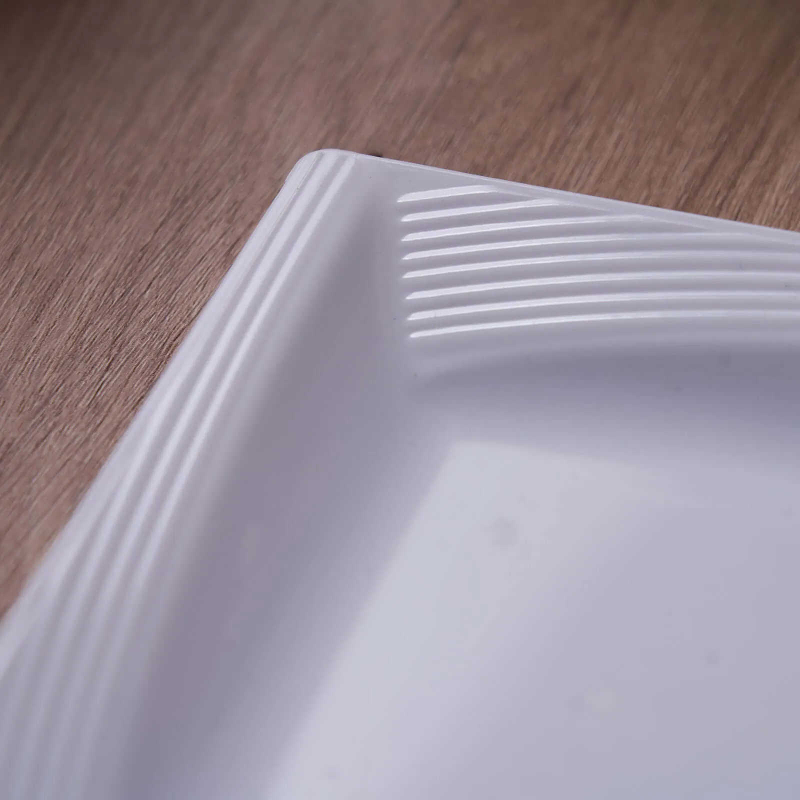 10 Pack White 6" Square Geometric Ridge Trim Plastic Salad Plates, Disposable Appetizer Plates