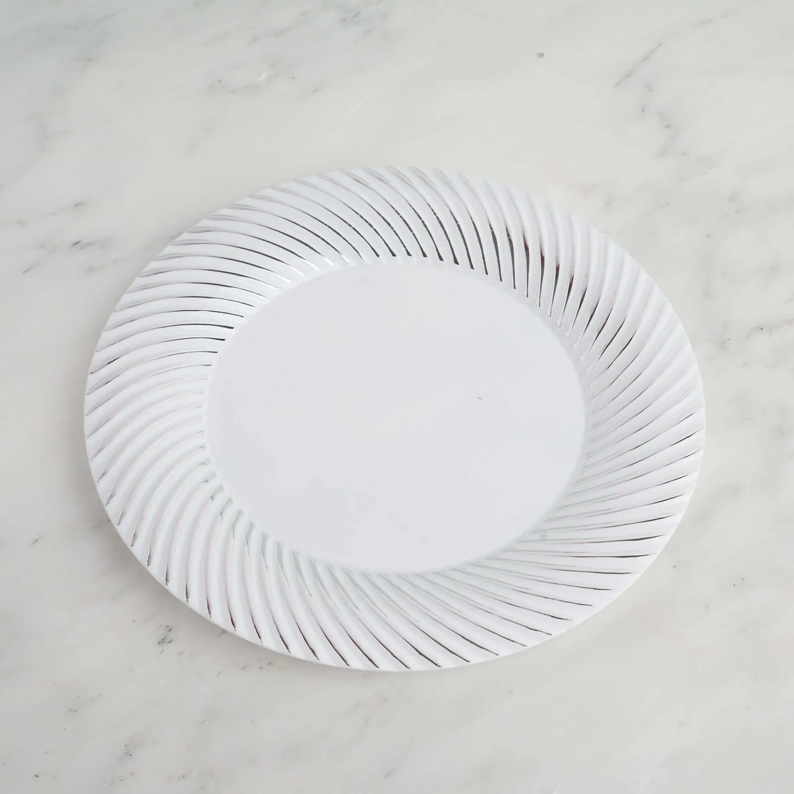 10 Pack White Plastic Party Plates with Silver Swirl Rim, 9" Round Disposable Dinner Plates