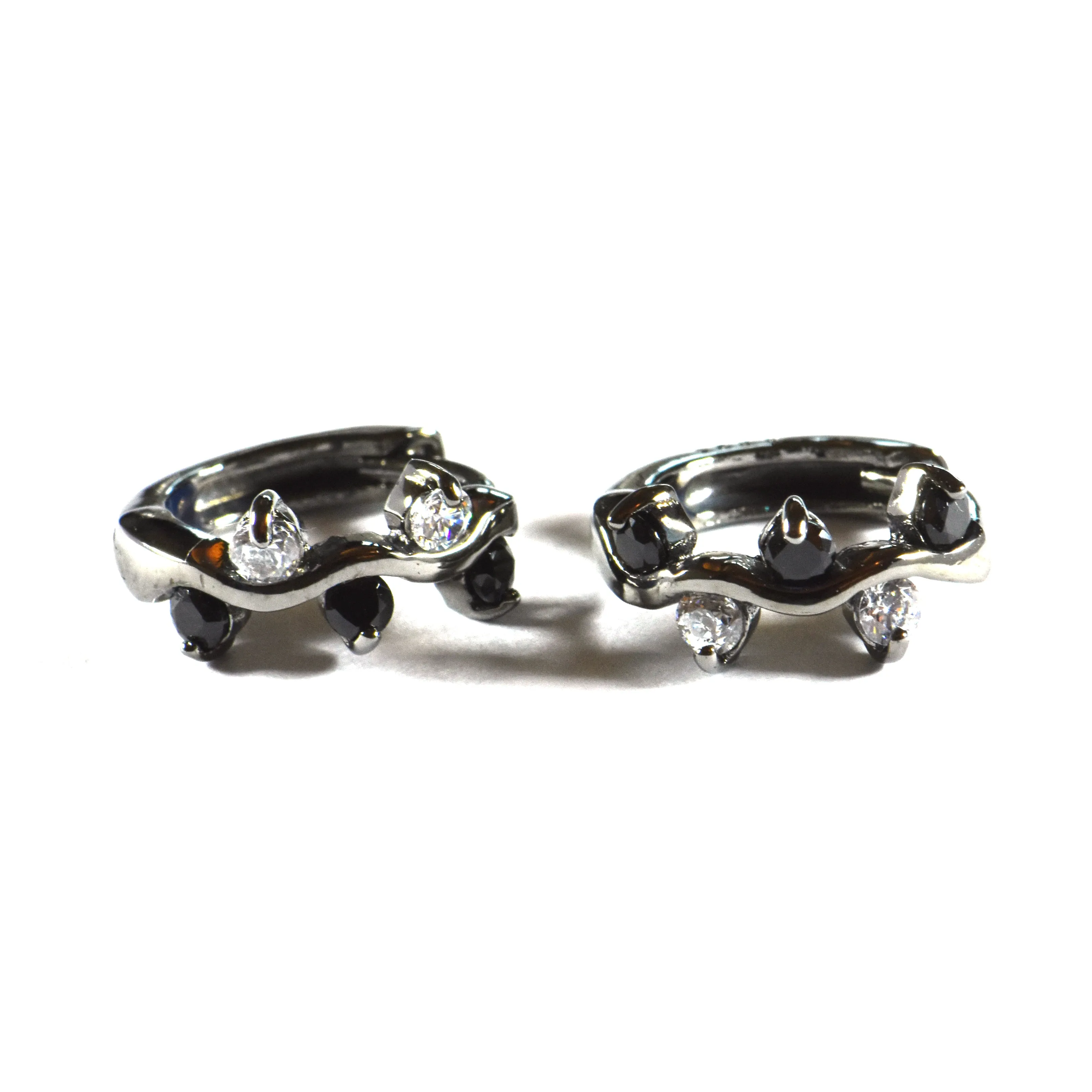 Grass pattern silver earring with white CZ & black CZ